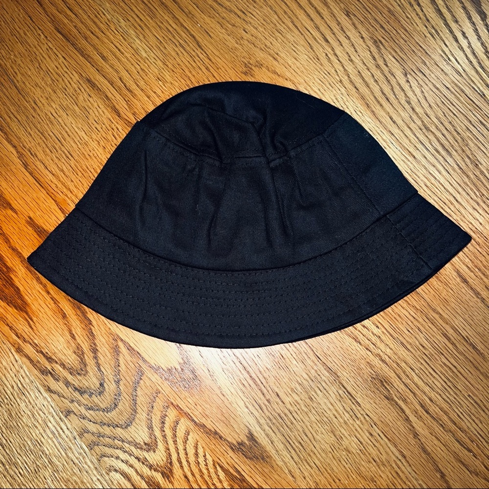 ✨NWOT Black Bucket Hat - Picture 2 of 4